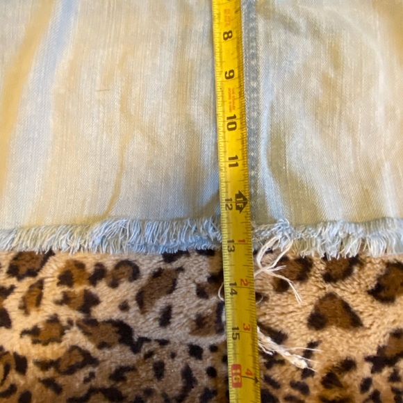 Old Navy denim women’s distressed cutoff miniskirt in pale fade wash. Size 8. - Picture 8 of 10